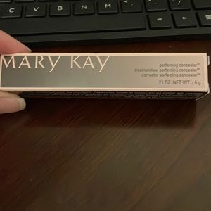 Deep Beige Perfecting Concealer